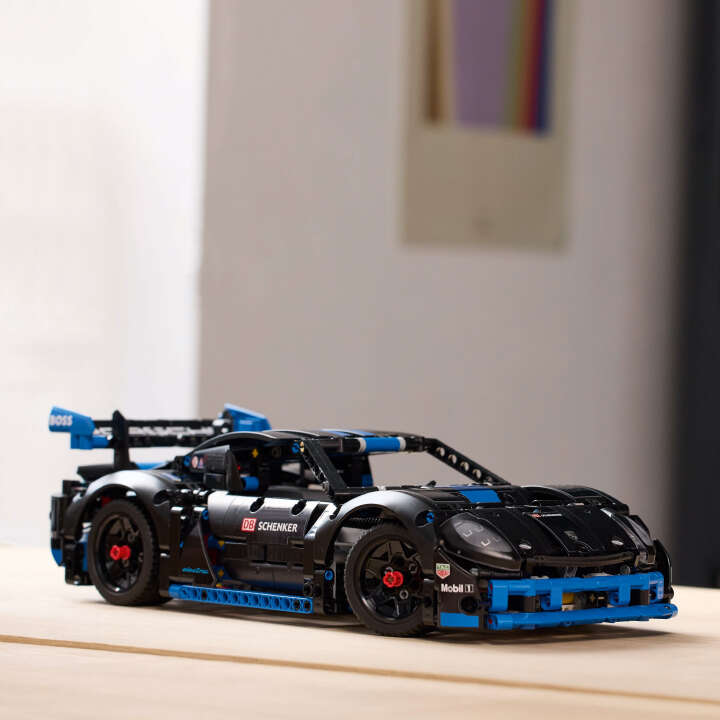 LEGO Technic Rennwagen Porsche GT4 e-Performance